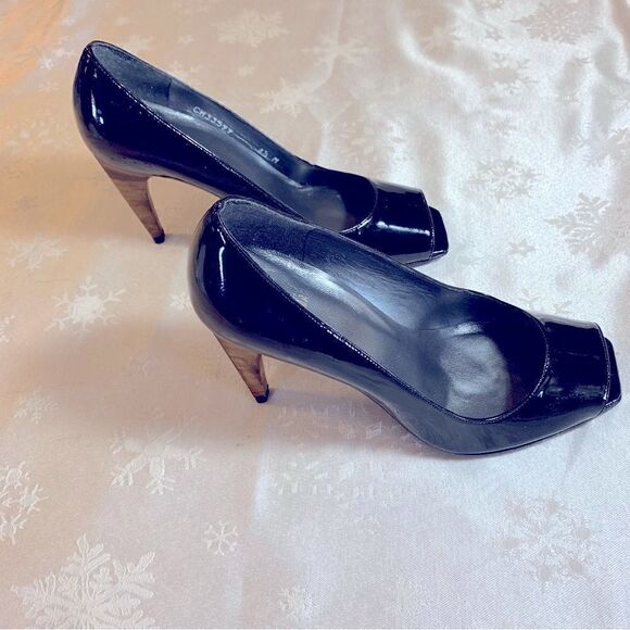 Stuart Weitzman Pumps Black Patent Leather Peep Toe Wood Heel Sz 6.5 NWT Gorgeou - Picture 6 of 10